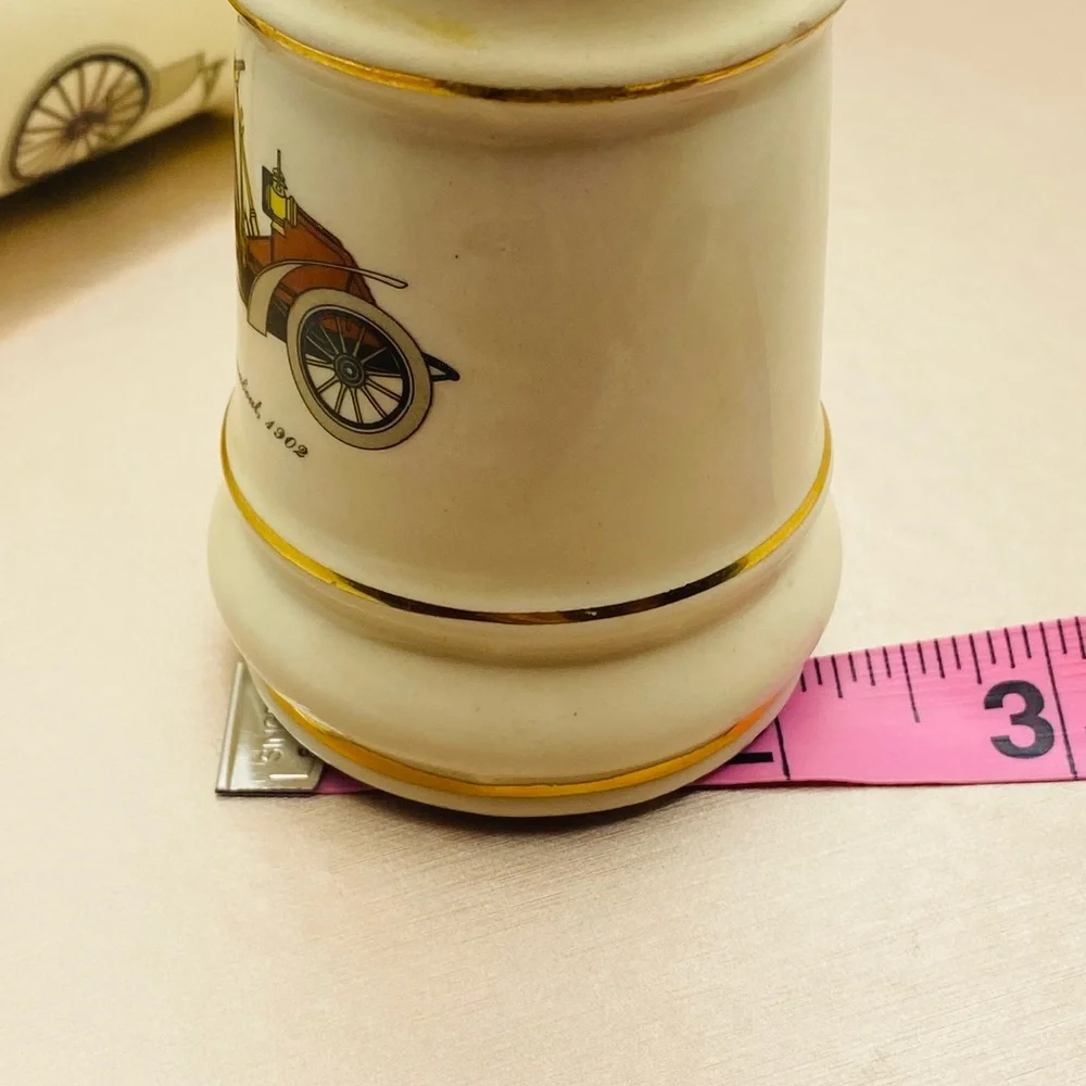 EUC Vintage Henry Ford Museum Car Salt & Pepper Shakers